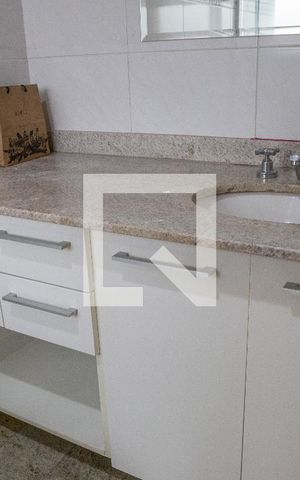 Apartamento à venda com 180m², 4 quartos e 3 vagas Apartamento à venda com 180m², 4 quartos e 3 vagasBanheiro da Suíte