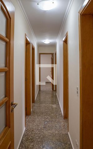 Apartamento à venda com 180m², 4 quartos e 3 vagas Apartamento à venda com 180m², 4 quartos e 3 vagasCorredor