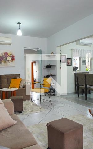 Casa para alugar com 215m², 3 quartos e 4 vagasSala