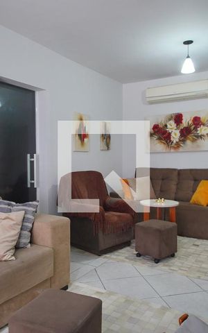 Casa para alugar com 215m², 3 quartos e 4 vagasSala