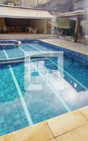 Casa à venda com 1235m², 5 quartos e 5 vagas Casa à venda com 1235m², 5 quartos e 5 vagasPiscina