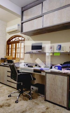 Casa à venda com 1235m², 5 quartos e 5 vagas Casa à venda com 1235m², 5 quartos e 5 vagasEscritório