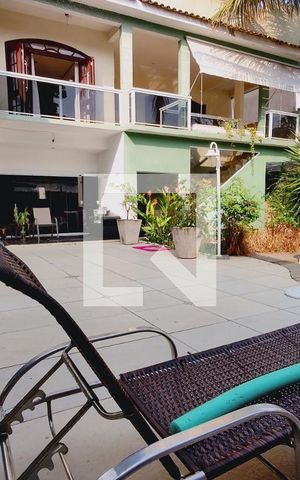 Casa à venda com 1235m², 5 quartos e 5 vagas Casa à venda com 1235m², 5 quartos e 5 vagasQuintal