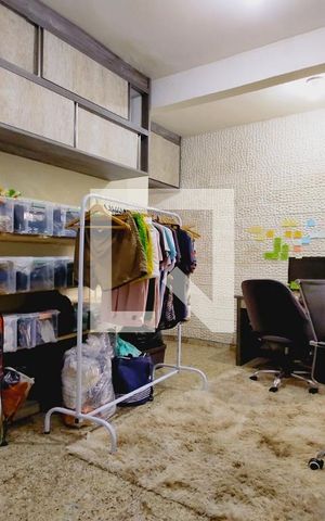 Casa à venda com 1235m², 5 quartos e 5 vagas Casa à venda com 1235m², 5 quartos e 5 vagasEscritório