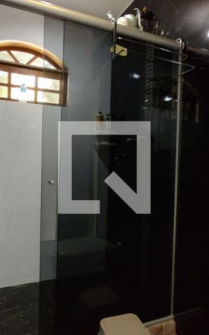 Casa à venda com 1235m², 5 quartos e 5 vagas Casa à venda com 1235m², 5 quartos e 5 vagasBanheiro da Suíte 4