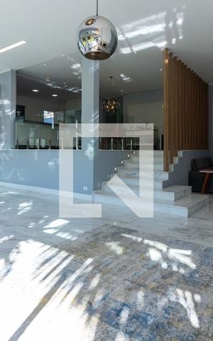 Casa para alugar com 342m², 3 quartos e 3 vagas Casa para alugar com 342m², 3 quartos e 3 vagasSala