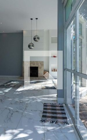 Casa para alugar com 342m², 3 quartos e 3 vagas Casa para alugar com 342m², 3 quartos e 3 vagasSala
