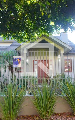 Casa à venda com 360m², 3 quartos e 3 vagasFachada
