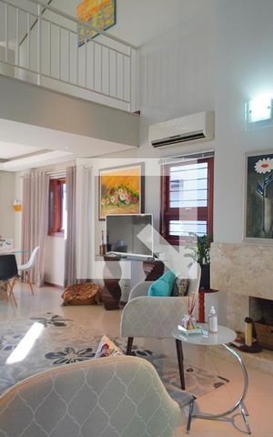 Casa à venda com 360m², 3 quartos e 3 vagasSala
