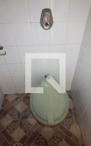 Casa à venda com 200m², 3 quartos e 2 vagasBanheiro do Quintal