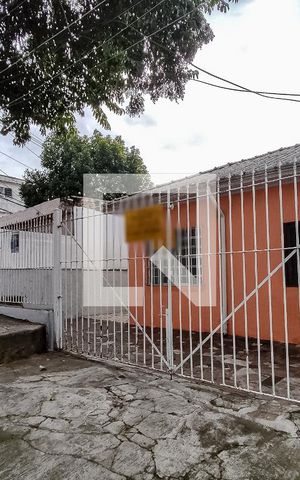 Casa para alugar com 27m², 1 quarto e 1 vaga Casa para alugar com 27m², 1 quarto e 1 vagaFachada