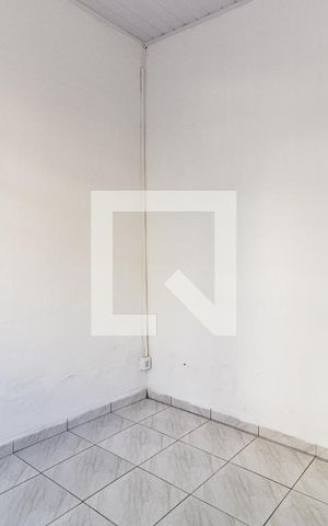 Casa para alugar com 27m², 1 quarto e 1 vaga Casa para alugar com 27m², 1 quarto e 1 vagaSala