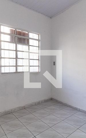 Casa para alugar com 27m², 1 quarto e 1 vaga Casa para alugar com 27m², 1 quarto e 1 vagaSala