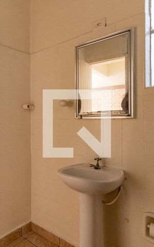 Casa para alugar com 27m², 1 quarto e 1 vaga Casa para alugar com 27m², 1 quarto e 1 vagaBanheiro
