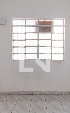 Casa para alugar com 27m², 1 quarto e 1 vaga Casa para alugar com 27m², 1 quarto e 1 vagaSala