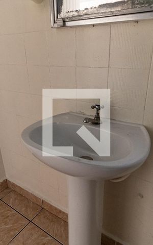 Casa para alugar com 27m², 1 quarto e 1 vaga Casa para alugar com 27m², 1 quarto e 1 vagaBanheiro