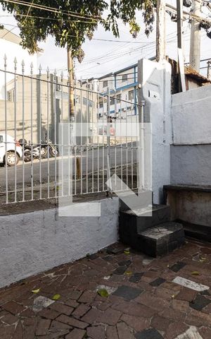 Casa para alugar com 27m², 1 quarto e 1 vaga Casa para alugar com 27m², 1 quarto e 1 vagaGaragem