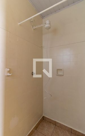Casa para alugar com 27m², 1 quarto e 1 vaga Casa para alugar com 27m², 1 quarto e 1 vagaBanheiro