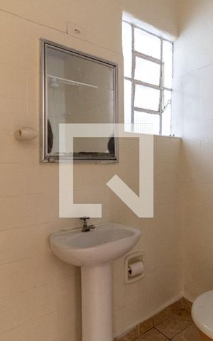 Casa para alugar com 27m², 1 quarto e 1 vaga Casa para alugar com 27m², 1 quarto e 1 vagaBanheiro
