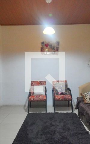 Casa à venda com 90m², 1 quarto e 2 vagasSala