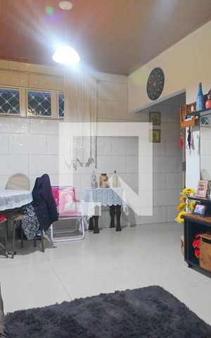 Casa à venda com 90m², 1 quarto e 2 vagasSala