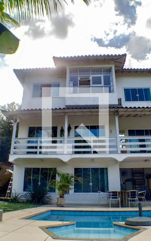 Casa à venda com 277m², 4 quartos e 2 vagas Casa à venda com 277m², 4 quartos e 2 vagasfundos casa
