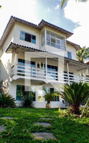 Casa à venda com 277m², 4 quartos e 2 vagas Casa à venda com 277m², 4 quartos e 2 vagasfundos casa