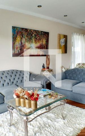 Casa à venda com 277m², 4 quartos e 2 vagas Casa à venda com 277m², 4 quartos e 2 vagasSala 2