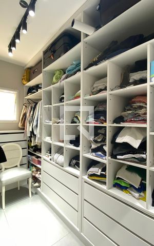 Apartamento à venda com 139m², 3 quartos e 2 vagasCloset da suíte 1