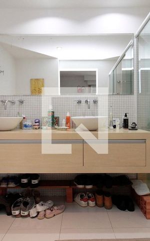 Apartamento à venda com 177m², 3 quartos e 1 vagaBanheiro da Suíte