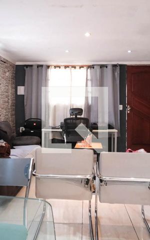 Casa à venda com 220m², 2 quartos e 2 vagas Casa à venda com 220m², 2 quartos e 2 vagasSala
