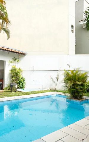 Casa à venda com 350m², 4 quartos e 4 vagasPiscina