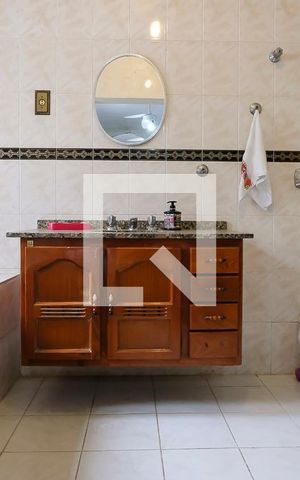 Casa à venda com 350m², 4 quartos e 4 vagasBanheiro da Suíte 