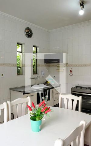 Casa à venda com 350m², 4 quartos e 4 vagasCozinha