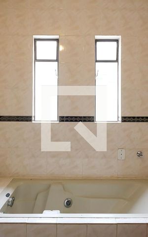 Casa à venda com 350m², 4 quartos e 4 vagasBanheiro da Suíte 