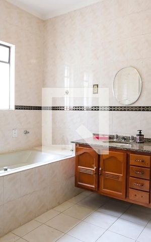 Casa à venda com 350m², 4 quartos e 4 vagasBanheiro da Suíte 