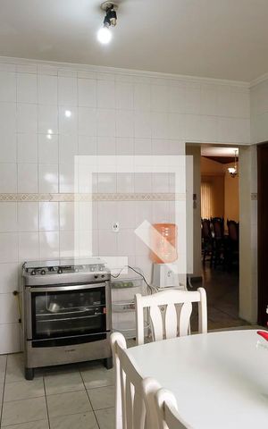 Casa à venda com 350m², 4 quartos e 4 vagasCozinha