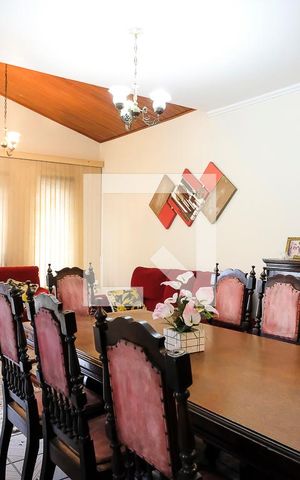 Casa à venda com 350m², 4 quartos e 4 vagasSala