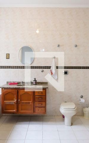 Casa à venda com 350m², 4 quartos e 4 vagasBanheiro da Suíte 