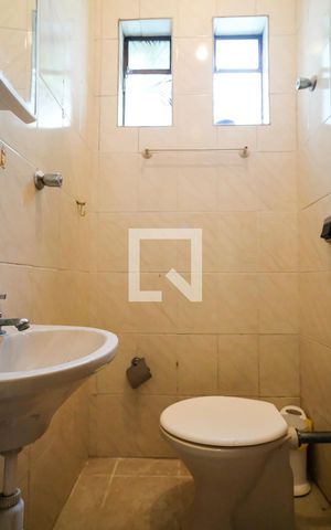 Casa à venda com 350m², 4 quartos e 4 vagasBanheiro/Área de Serviço