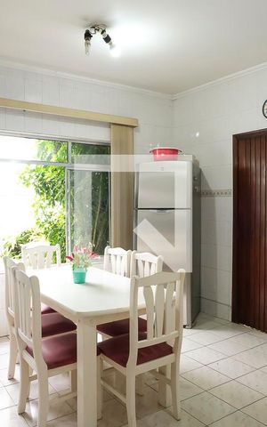 Casa à venda com 350m², 4 quartos e 4 vagasCozinha