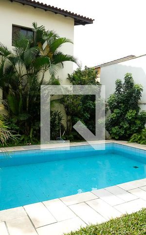 Casa à venda com 350m², 4 quartos e 4 vagasPiscina