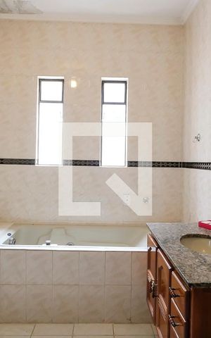 Casa à venda com 350m², 4 quartos e 4 vagasBanheiro da Suíte 