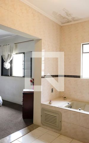 Casa à venda com 350m², 4 quartos e 4 vagasBanheiro da Suíte 