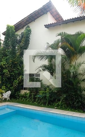 Casa à venda com 350m², 4 quartos e 4 vagasPiscina