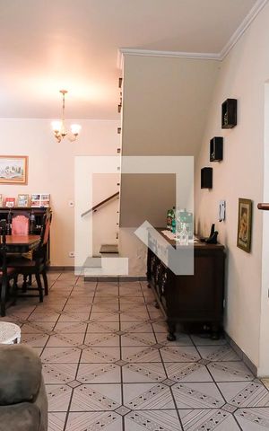 Casa à venda com 350m², 4 quartos e 4 vagasSala de TV