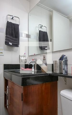 Apartamento à venda com 47m², 2 quartos e 1 vaga Apartamento à venda com 47m², 2 quartos e 1 vagaBanheiro de Serviço