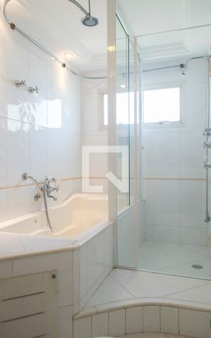 Apartamento para alugar com 410m², 4 quartos e 4 vagas Apartamento para alugar com 410m², 4 quartos e 4 vagasBanheiro Quarto 3