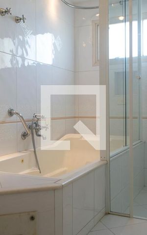 Apartamento para alugar com 410m², 4 quartos e 4 vagas Apartamento para alugar com 410m², 4 quartos e 4 vagasBanheiro Quarto 3