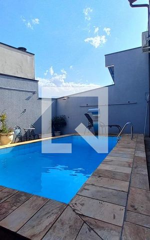 Casa à venda com 280m², 4 quartos e 3 vagas Casa à venda com 280m², 4 quartos e 3 vagasÁrea comum - Piscina